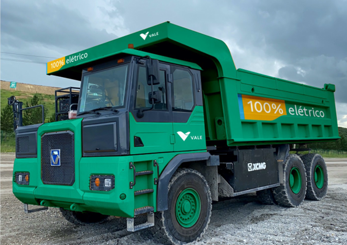 Green truck with writing 100% electric and Vale symbol 